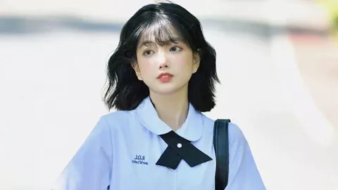 女子表演与蟒蛇亲嘴