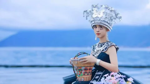 学生带C4炸学校